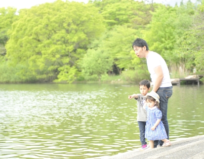 キッズスポット 三島池 お父さんと2人の子供